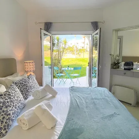 Apartmán 2 Bed 2 Bath Poolside With Wi-fi And Ac