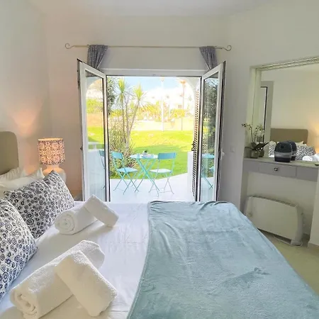 2 Bed 2 Bath Poolside With Wi-fi And Ac Apartmán Albufeira