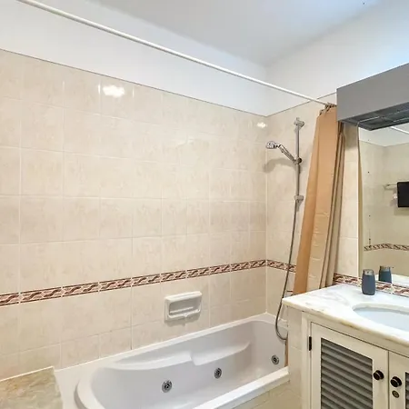 Apartmán 2 Bed 2 Bath Poolside With Wi-fi And Ac *