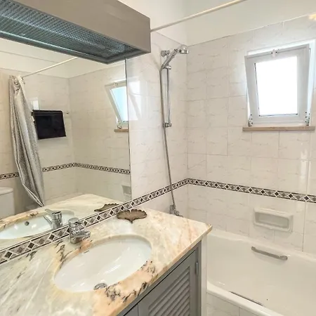 Apartmán 2 Bed 2 Bath Poolside With Wi-fi And Ac