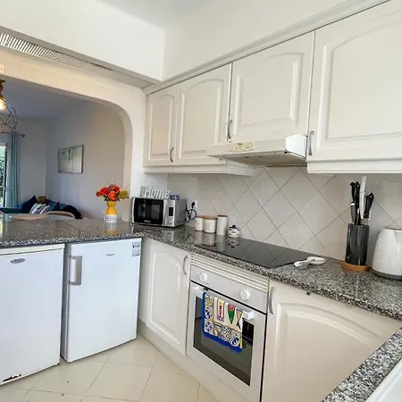 2 Bed 2 Bath Poolside With Wi-fi And Ac Apartmán Albufeira